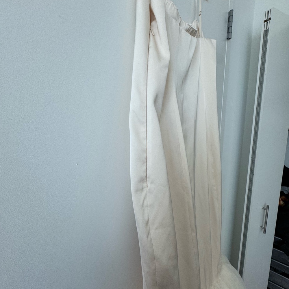 Tulle hem fishtail gown - Picture 5 of 5